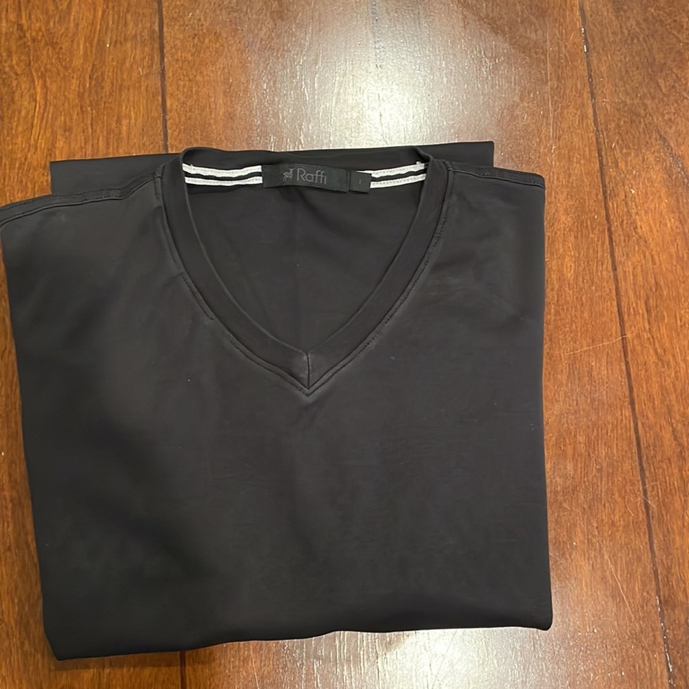 COPY - Raffi V Neck t-shirt